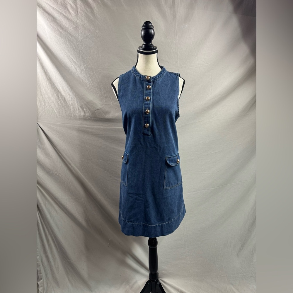LAST ONE 🔥 Dark Wash Denim Sleeveless Shift Dress with Gold Buttons & Pockets - Picture 6 of 9